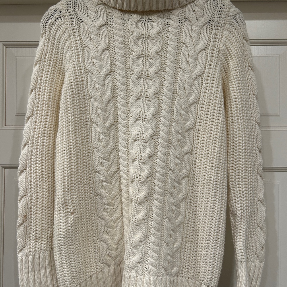 GAP CABLE KNIT TURTLE NECK